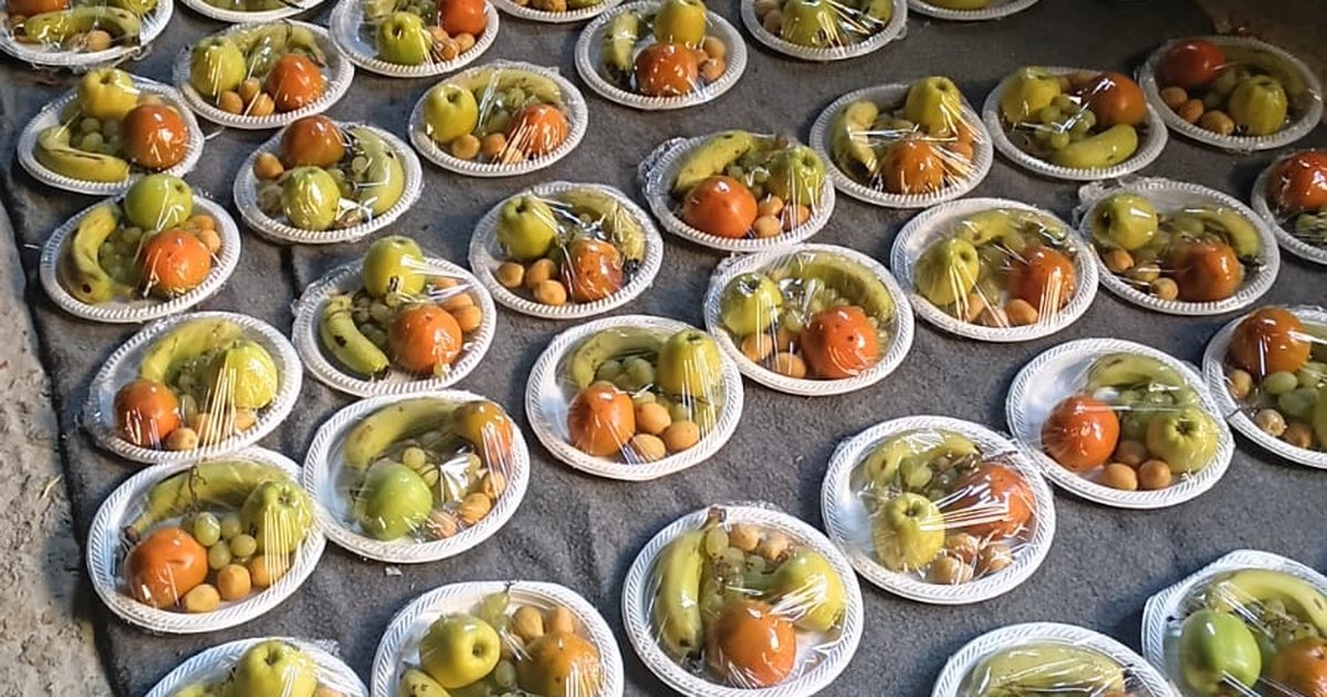 الجالية الفلسطينية في بريمن توزع مئات طرود الفواكه على دار الأيتام في مدينة غزة